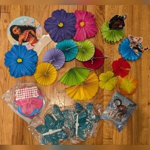 Moana, tropical island party decorations